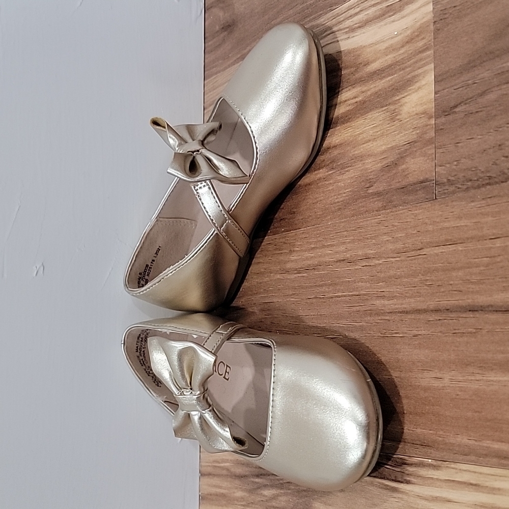 (SOLD)Gold Flats Toddler Size 8